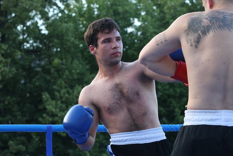 Začátek Slováckého léta zpestřil exhibiční boxerský zápas mistra světa Lukáše Konečného s Ondřejem Chudobou i souboje členů Gym-k.o. boxing team.