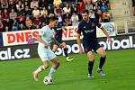 Fotbalisté Slovácka (bílé dresy) v nedělním šlágru FORTUNA:LIGY vyzvali pražskou Slavii.