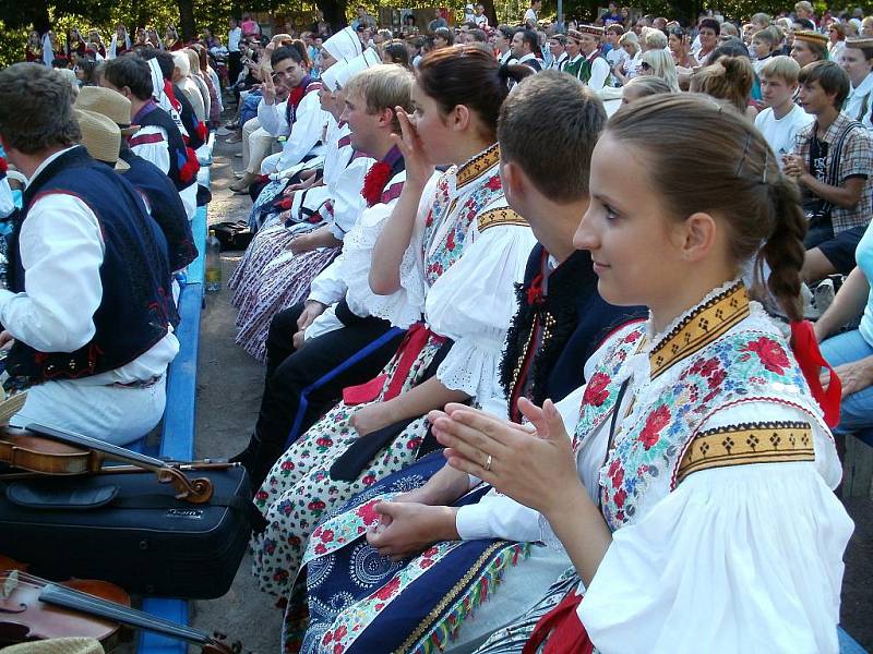 Kunovický soubor Handrlák reprezentoval na Ukrajině.