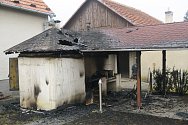 Požár udírny a přilehlého přístřešku v Pitíně likvidovali v pátek 1. března těsně před polednem spolu s místními dobrovolnými hasiči také hasiči z Bojkovic a profesionálové ze Slavičína.