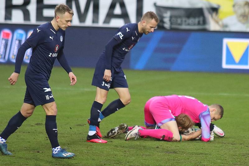 Fotbalisté Slovácka (v modrých dresech) v 16. kole FORTUNA:LIGY zvítězili v Ďolíčku nad pražskými Bohemians 1905 3:1.