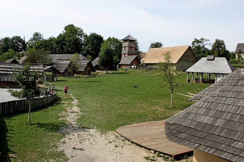 Archeoskanzen v Modré.