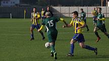 Fotbalisté Nivnice (zelené dresy) v 10. kole krajské I. A třídy skupiny B doma zdolali Buchlovice 2:0.