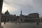 Svatopetrské náměstí ve Vatikánu v období koronavirové krize.