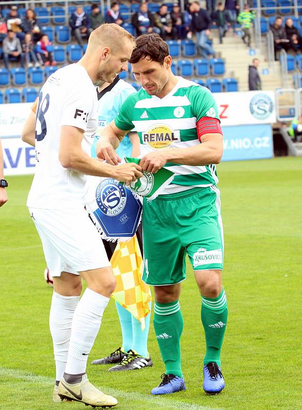 Fotbalisté Slovácka (v bílých dresech) proti Bohemians 1905