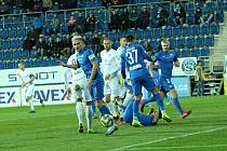 Fotbalisté Slovácka (v bílých dresech) se o postup do semifinále MOL Cupu utkali se Slovanem Liberec.