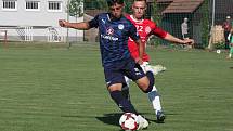 Fotbalisté Uherského Brodu (červené dresy) v prvním kole MSFL remizovali s béčkem Slovácka 3:3.