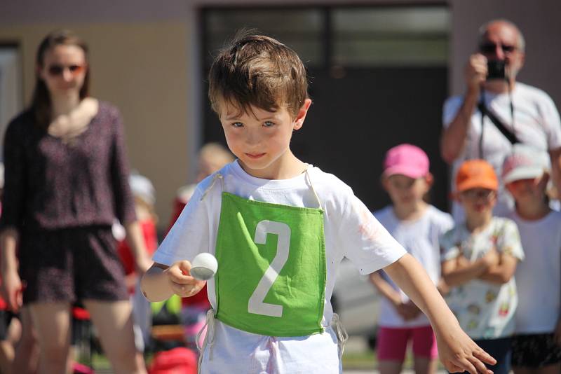 Na náměstí Velké Moravy ve Starém Městě se v sobotních odpoledních hodinách konala dětská folklorní olympiáda. Soutěžit mezi sebou přijelo na osmnáct folklorních souborů ze Slovácka.