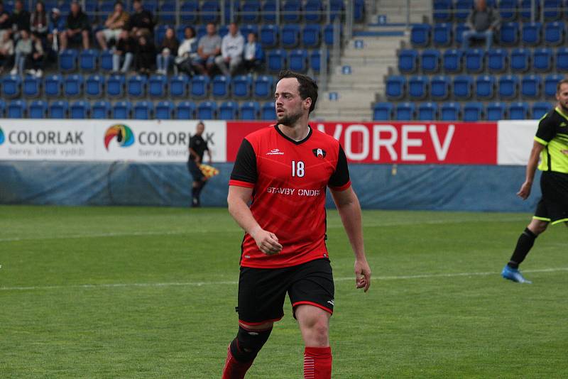 Fotbalisté Jalubí (žlutočerné dresy) zdolali ve finále Poháru OFS Jarošovský pivovar Stříbrnice 7:1. Utkání na stadionu ligového Slovácka sledovalo 1234 diváků.