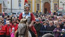 U žehnání svatomartinských vín na Masarykově náměstí v Uherském Hradišti P. Josefem Říhou nechyběl doprovodný folklorní program, ani ochutnávka ve velkokapacitním stanu.