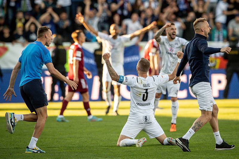 Finále českého fotbalového poháru MOL Cupu: 1. FC Slovácko - Sparta Praha, 18. května 2022 v Uherském Hradišti. Radost Slovácka ((střed) Michal Kadlec ze Slovácka)