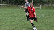 Fotbalisté Prakšic (modré dresy) vstoupili do nové sezony domácí výhrou nad Babicemi 1:0.