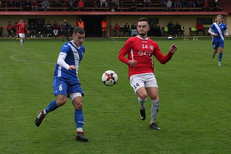 Fotbalisté Uherského Brodu (červené dresy) v 7. kole MSFL zdolali Frýdek-M9stek 2:1.