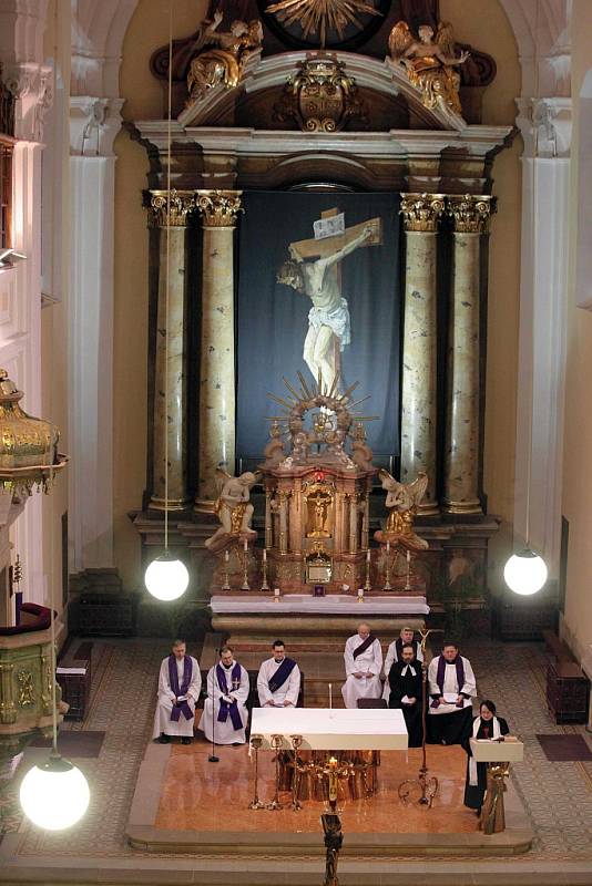 Ekumenická mše za oběti střelby v kostele v Uherském Brodě.