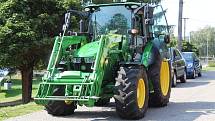 Dožínky 2019 v Horním Němčí. Moderní traktor značky John Deere.