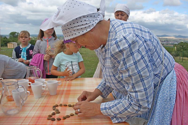 NA ROCHUSU. Na nudu v příměstském táboře U tetičky na dědině v Parku Rochus neměly děti ani jejich tetinky čas.