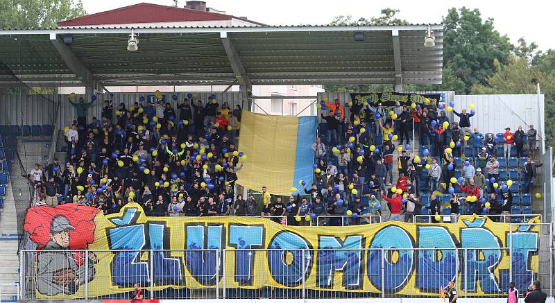 Sobotní derby v Uherském Hradišti opanovalo domácí Slovácko (bílé dresy), které zvítězilo nad Zlínem 3:0.