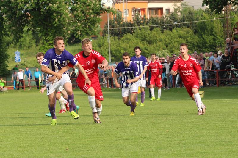 Uherský Brod - Hodonín 2:2 (0:1) Uherský Brod (v červeném).