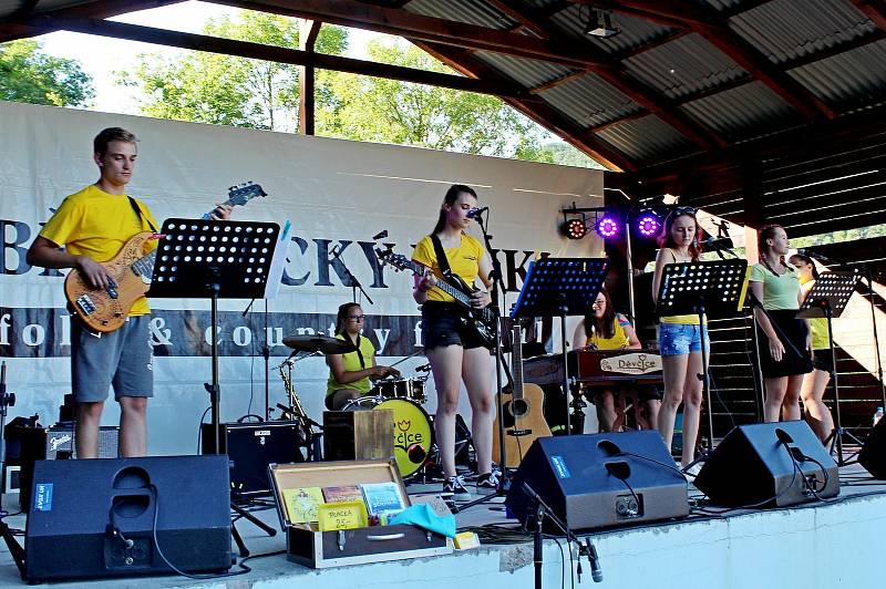 Osmnáctý ročník folkového festivalu Břestecký Pinkl