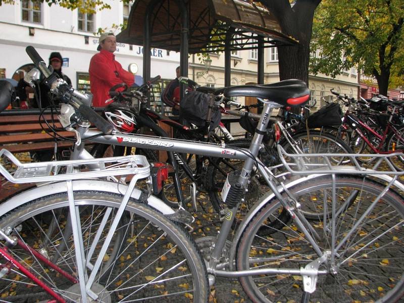 Zatímco předešlých ročníků se účastnilo na dvě sta nadšenců, o víkendu vyjelo na trasu jen asi třicet nejodvážnějších.