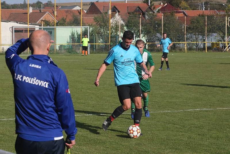 Fotbalisté Ostrožské Nové Vsi (zelenobílé dresy) ve 12. kole I. B třídy skupiny C zdolal Polešovice 2:1.