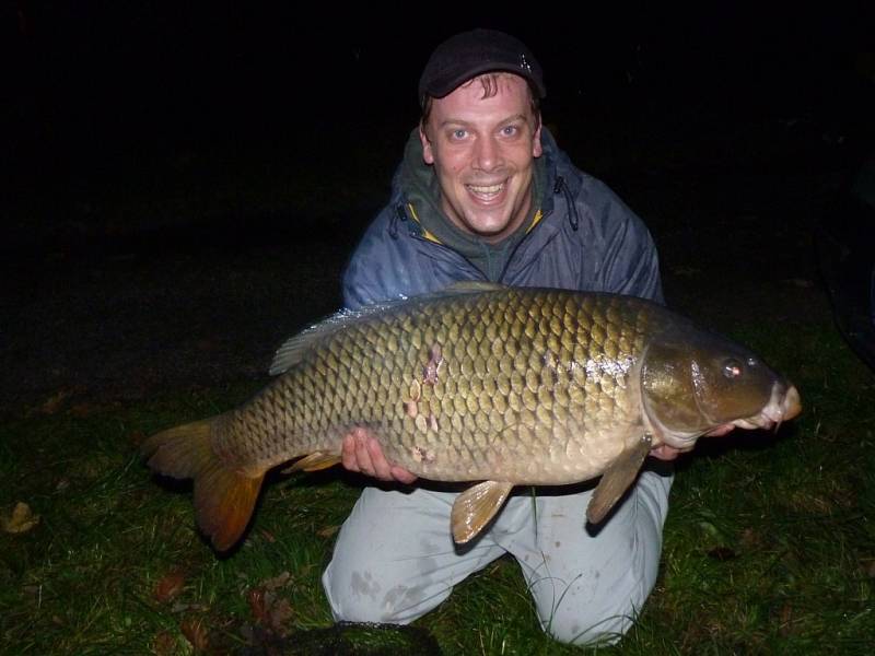 Soutěžní číslo 179 – Martin Kašík, kapr, 90 cm, 17 kg.