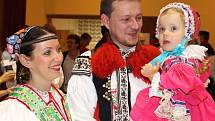 Krojový ples ve Vlčnově v sobotu 31. ledna představil letošního krále Ondru Mikulce a jeho družinu v podobě ročníku 1997.