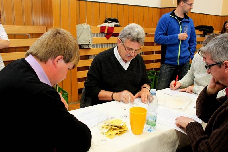 Zkušení degustátoři si všímali v Boršicích nejen barvy, chuti, ale i vůně vína.