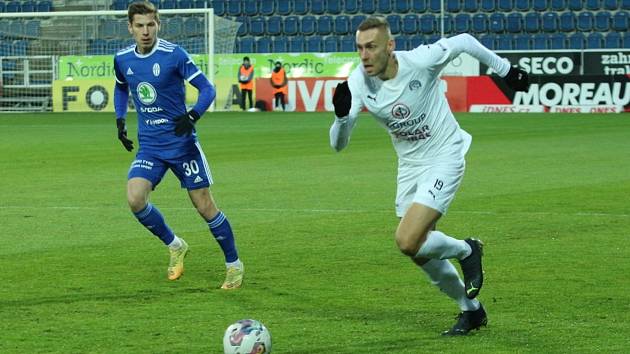 Fotbalisté Slovácka (v bílém) v pátečním duelu osmifinále MOL Cupu doma přehráli Mladou Boleslav 1:0 brankou Hofmanna.