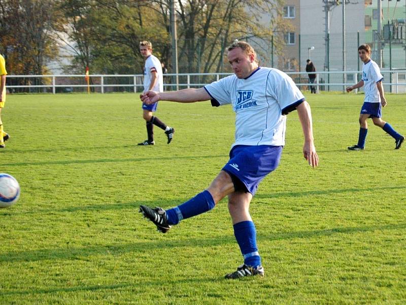 Fotbalisté Starého města zaznamenali v okresní soutěži svou čtvrtou výhru v ročníku, když v domácím prostředí přehráli Horní Němčí 4:1.