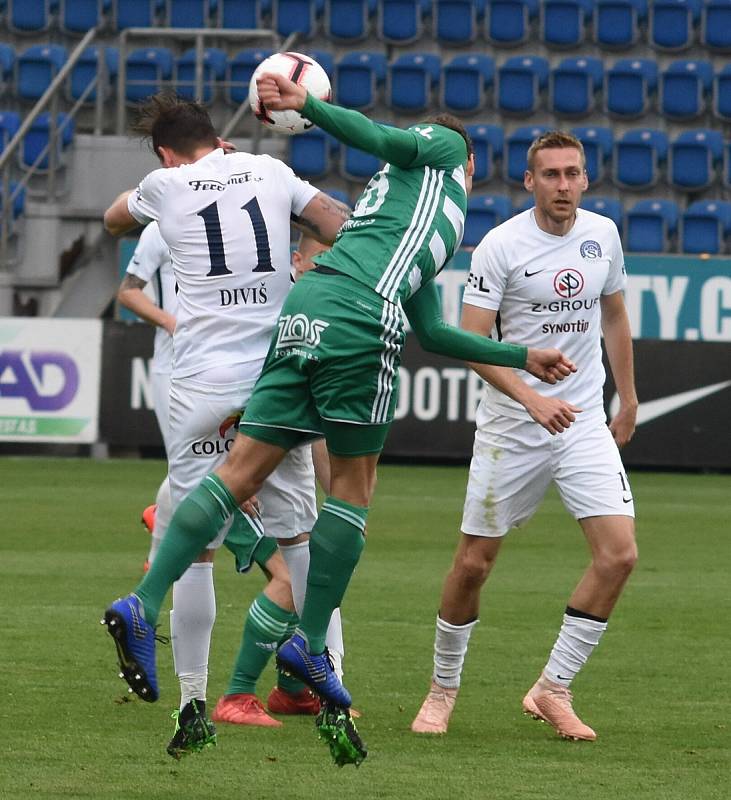 Fotbalisté Slovácka (v bílých dresech) remizovali s pražskými Bohemians 1905