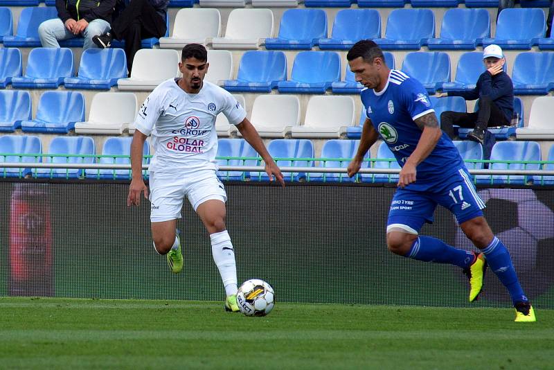 Fotbalisté Slovácka (bílé dresy) se v 8. kole FORTUNA:LIGY představili na hřišti Mladé Boleslavi.