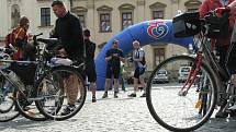 Oblíbené a již tradiční akce "Na kole vinohrady" se zúčastnilo na 400 cyklistů.
