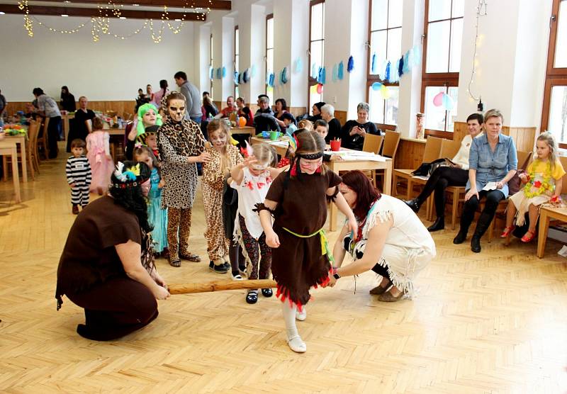 RÁDOVÁNKY. Dětský karneval na Modré se v neděli uskutečnil v režii tamních skautů a obce.