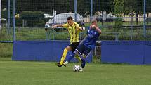 Fotbalisté Kunovic (žluté dresy) v 5. kole krajské I. A třídy skupiny B podlehli favorizovaným Zborovicím 1:2.