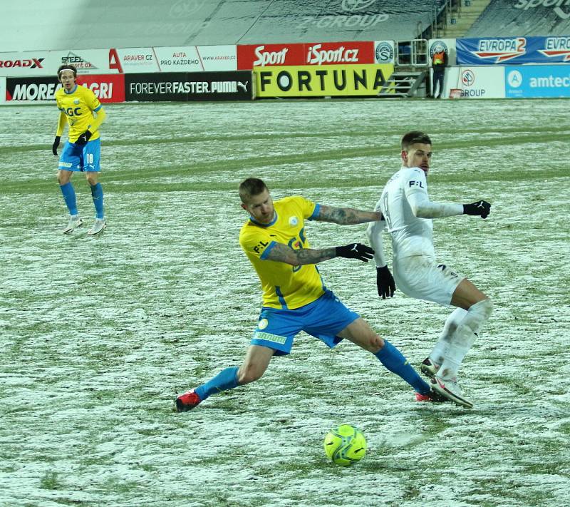 Fotbalisté Slovácka (v bílém dresu) v předehrávce 19. kola FORTUNA:LIGY porazili Teplice 2:0.