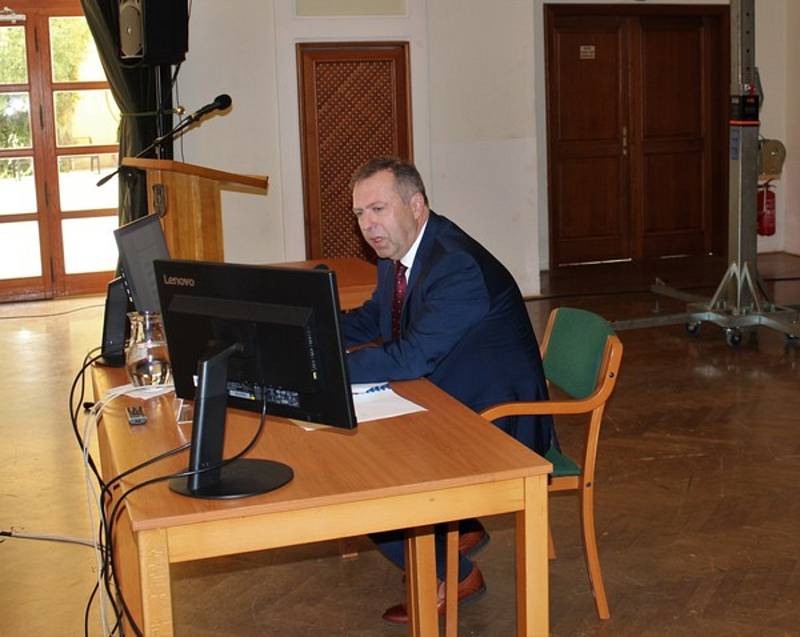 Zasedání ustavujícího zastupitelstva Uherského Hradiště 17. října 2022 v Redutě. Starosta Stanislav Blaha
