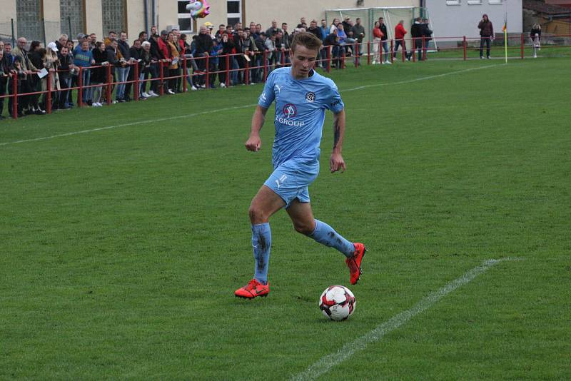 Fotbalisté Uherského Brodu (červené dresy) v 9. kole MSFL remizovali se Slováckem B 0:0.