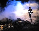 Torzo lidského těla našli hasiči při likvidaci hořícího obytného přívěsu v Korytné.
