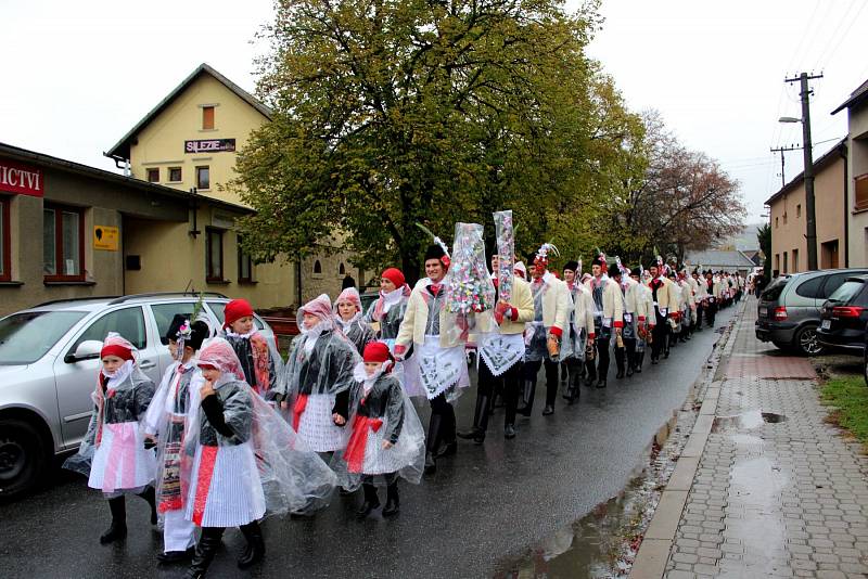 HODY. Dobrou náladu při martinských hodech v Buchlovicích déšť nepokazil.