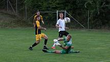 Fotbalisté Osvětiman (bílé dresy) v historicky prvním zápase krajského přeboru zdolali Slušovice 2:0.