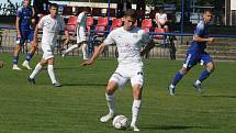 Fotbalisté Slovácka B (bílé dresy) v 6. kole MSFL podlehli Uničovu 1:2.