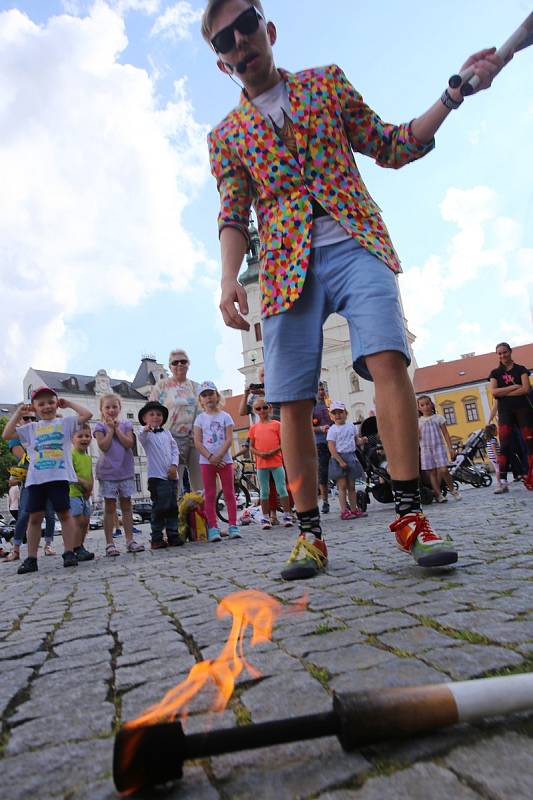 Magic festival 2018 v Uherském Hradišti. Kouzelné náměstí na Masarykově náměstí. Kouzelník Mišuge