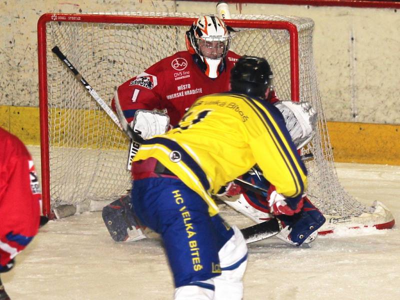 Krajská liga: Uherské Hradiště (v červeném) – Velká Bíteš 3:4