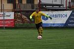 Fotbalisté Jalubí (žlutočerné dresy) v semifinále Poháru OFS Jarošovský pivovar zdolali Nedakonice 3:0.