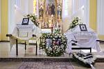 Po zádušní mši v kostele svatých Cyrila a Metoděje v Březové pohřbili v sobotu 17. listopadu odpoledne na tamním hřbitově sestry Klárku a Beatu Dulínkovy z Lopeníku.