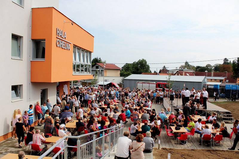 V Buchlovicích byla v neděli otevřená nová víceúčelová hala Cihelna za téměř 47 milionů korun.