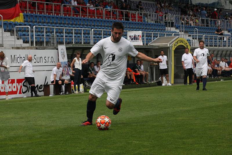 Tým FC Vinaři České republiky (bílé dresy) se dostal na domácím mistrovství Evropy ve fotbale až do finále, když Německo porazil na penalty.