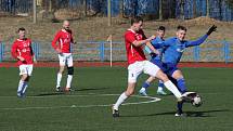 Fotbalisté Uherského Brodu (červené dresy) v 19. kole MSFL podlehli doma na Lapači Otrokovicím 2:3.