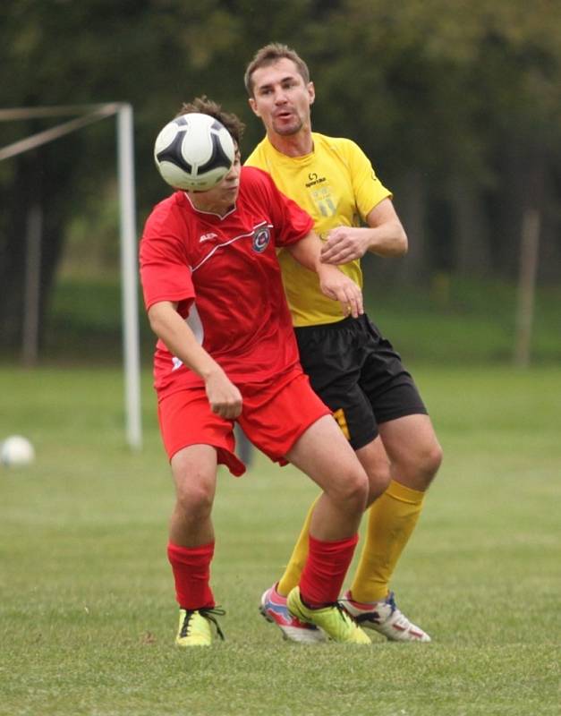 I.B třída: Ostrožská Lhota (v červeném) - Strání 1:3 (1:2).